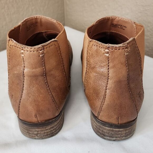 Frye- Carly Chelsea Ankle Camel Leather Pull On Neutral Booties, Size 8M - Picture 9 of 10
